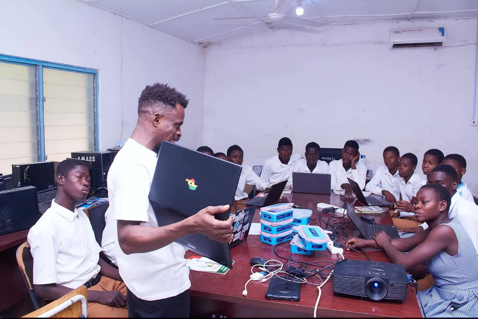 Young people participating in an AFRISTEMI practical technology workshop